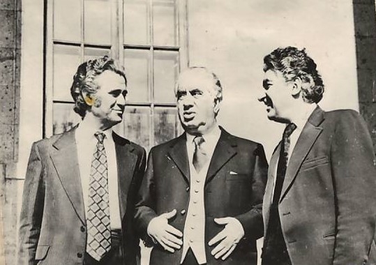 Նեգատիվ՝ լուսանկարի՝ Ա.Խաչատրյանը կոմպոզիտորներ Է.Միրզոյանի և Ալ.Հարությունյանի հետ ՀԽՍՀ գիտությունների Ակադեիայի շենքի մոտ 