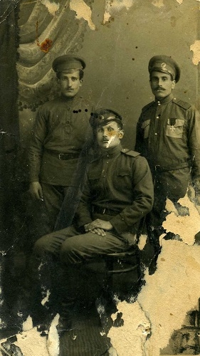 Ղափանի կուսկոմի քարտուղար Արամ Մանուկյան (ձախից՝ առաջինը)