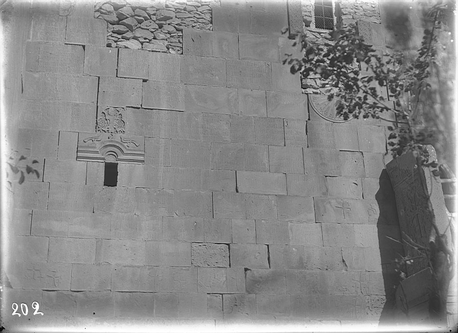 Արձանագրություն Աղջոց վանքի Սուրբ Ստեփանոս եկեղեցու պատին