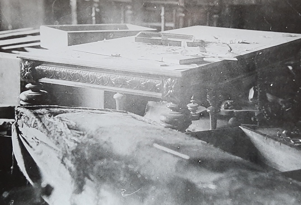Մեծահարուստ Ասլանյանի հրդեհված բնակարանի ճաշասենյակը, 1905թ., Բաքու