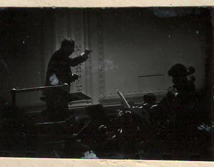 Նեգատիվ՝ լուսանկարի. Ա. Խաչատրյանը  Նյու Յորքի Քարնեգի Հոլ համերգասրահում  տեղի սիմֆոնիկ նվագախմբի հետ իր  հեղինակային համերգի ժամանակ