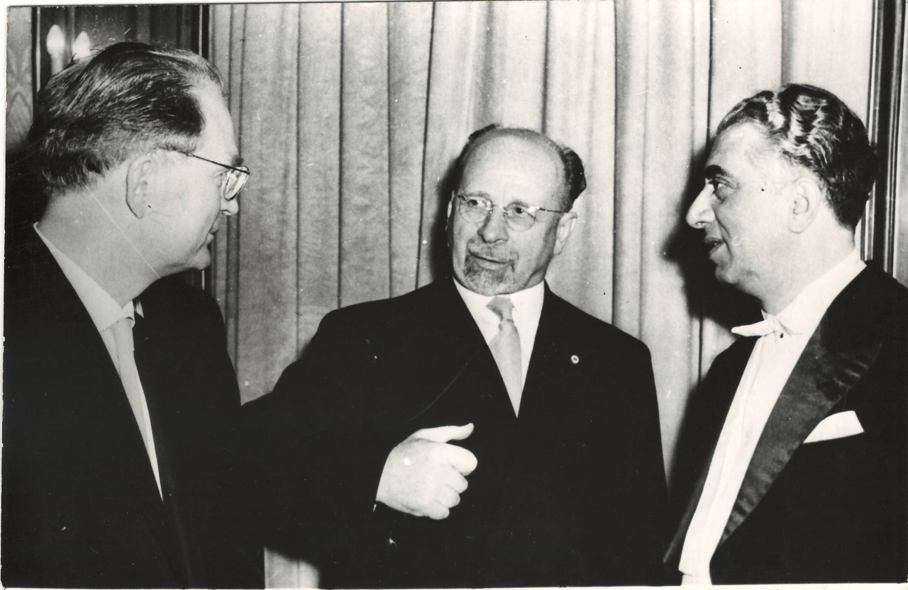 Լուսանկար. Ա.Խաչատրյանը ԳԴՀ գերագույն խորհրդի նախագահ Վ.Ուլբրիխտի և ԳԴՀ ԳՄՍԿ 1-ին քարտուղարի հետ 