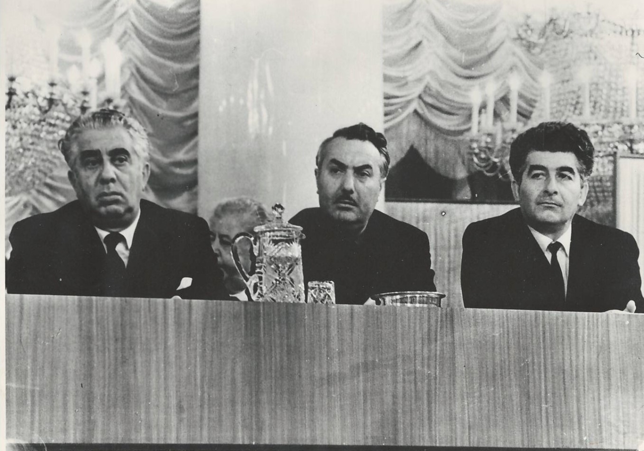 Լուսանկար.Ա.Խաչատրյանը կոմպոզիտորներ Օթար Տակտակիշվիլու և Էդվարդ Միրզոյանի հետ ՝ նախագահությունում 