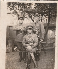 Մեծ հայրենակա պատերազմի մասնակից Խուրշուդ Զաքարյանը՝ ռազմական ընկերների հետ, Վրաստանում