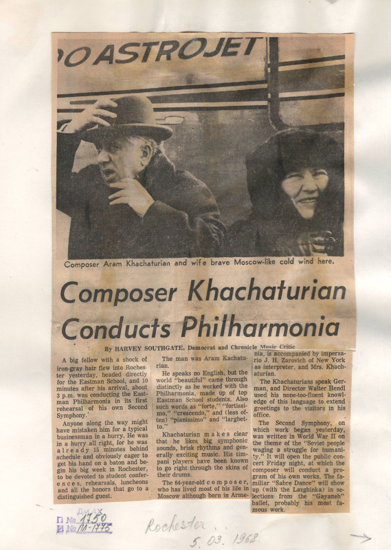 Հոդված՝ «Կոմպոզիտոր Արամ Խաչատրյանը ղեկավարում է ֆիլհարմոնիայի նվագախումբը» «Rochester Demont and Cronicle» թերթում (ԱՄՆ)
