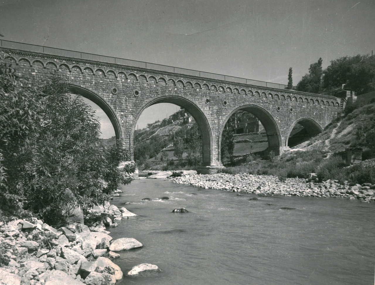  Ակվեդուկ Հրազդան գետի վրա, 1949թ. (ջրանցույց) 