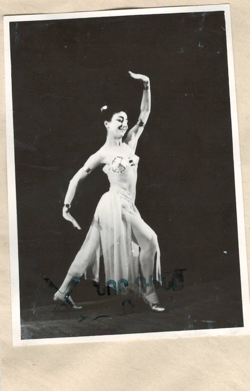 Նեգատիվ` լուսանկարի. Ա.Խաչատրյանի «Սպարտակ» բալետի երևանյան բեմադրությունից տեսարան.