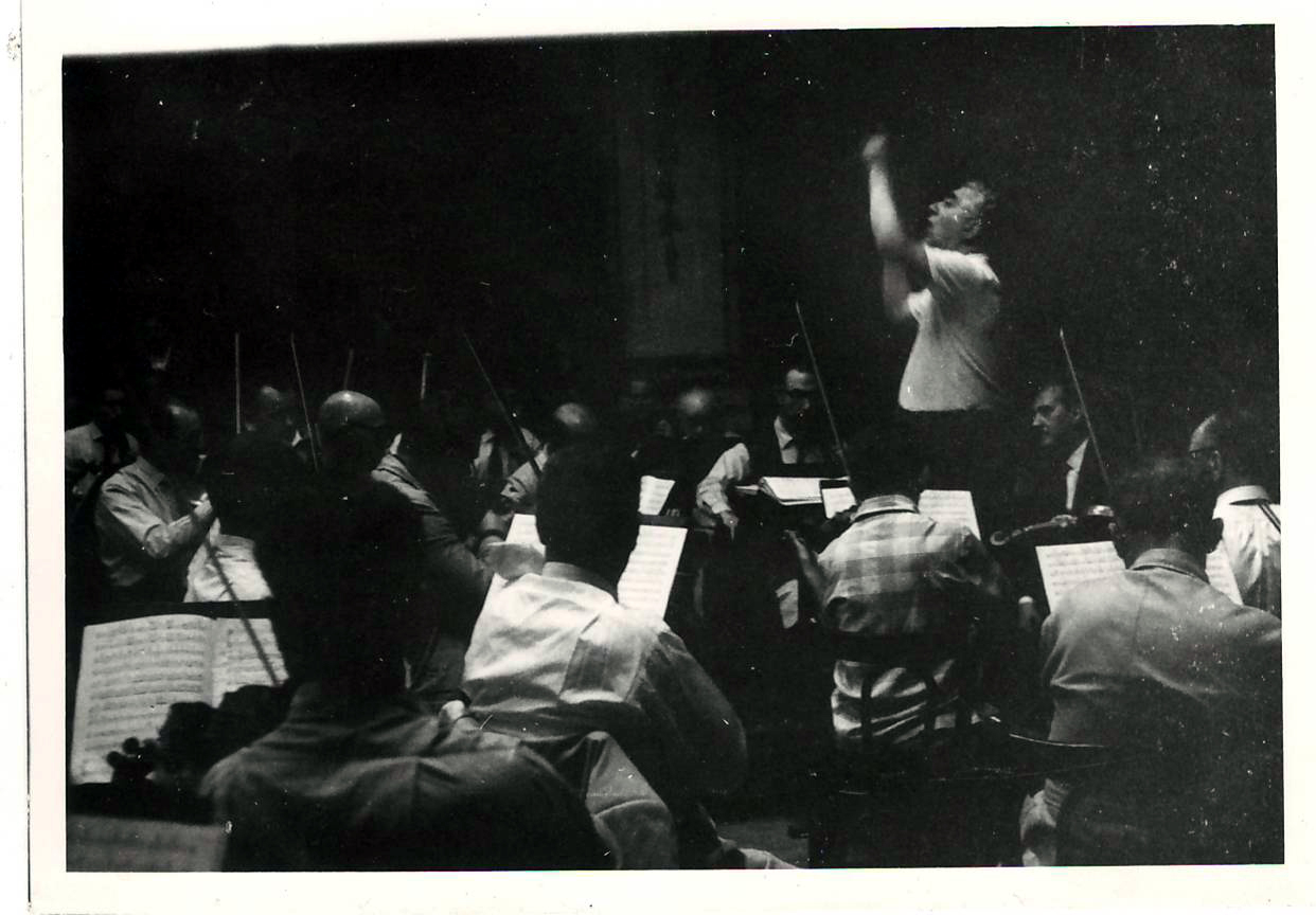 Լուսանկար. Ա. Խաչատրյանը Կահիրեում՝ տեղի նվագախմբի հետ փորձի ժամանակ