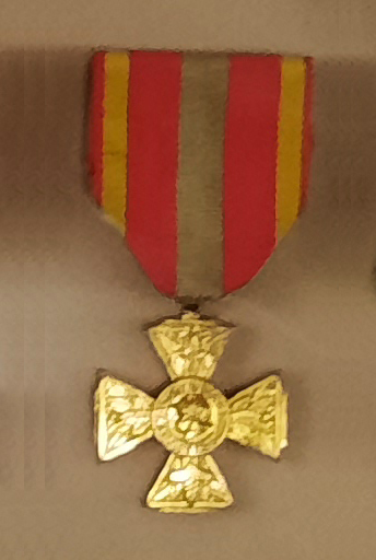 Խաչ «République française, Croix de guerre, 1939-1945, Étoiles argent : citation à l'ordre de la division»
