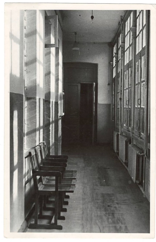 Լուսանկար ՝  Սոֆյա Արղության -Դոլգորուկայայի վարժարանի  (որտեղ սովորել է Ա.Խաչատրյանը 1910-13 թթ. )միջանցքից հատվածի  