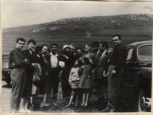 Նեգատիվ ՝ լուսանկարի ՝ Ա.Խաչատրյանը  հայ կոմպոզիտորների և ուրիշների հետ Դիլիջանի կոմպոզիտորների ստեղծագործական տան ճանապարհին 
