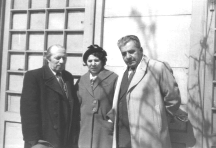 Ե. Քոչարը,  կինը՝ Մանիկը և Սողոմոն Տարոնացին, Երևան, 21 մարտի, 1961