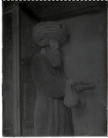  Գագիկ Ա Բագրատունի թագավորի արձանի մի հատվածը
