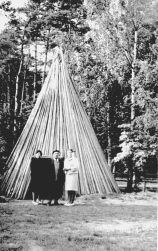 Ե. Քոչարը  Մանիկի և մի կնոջ  հետ, Ռիգա, 1967