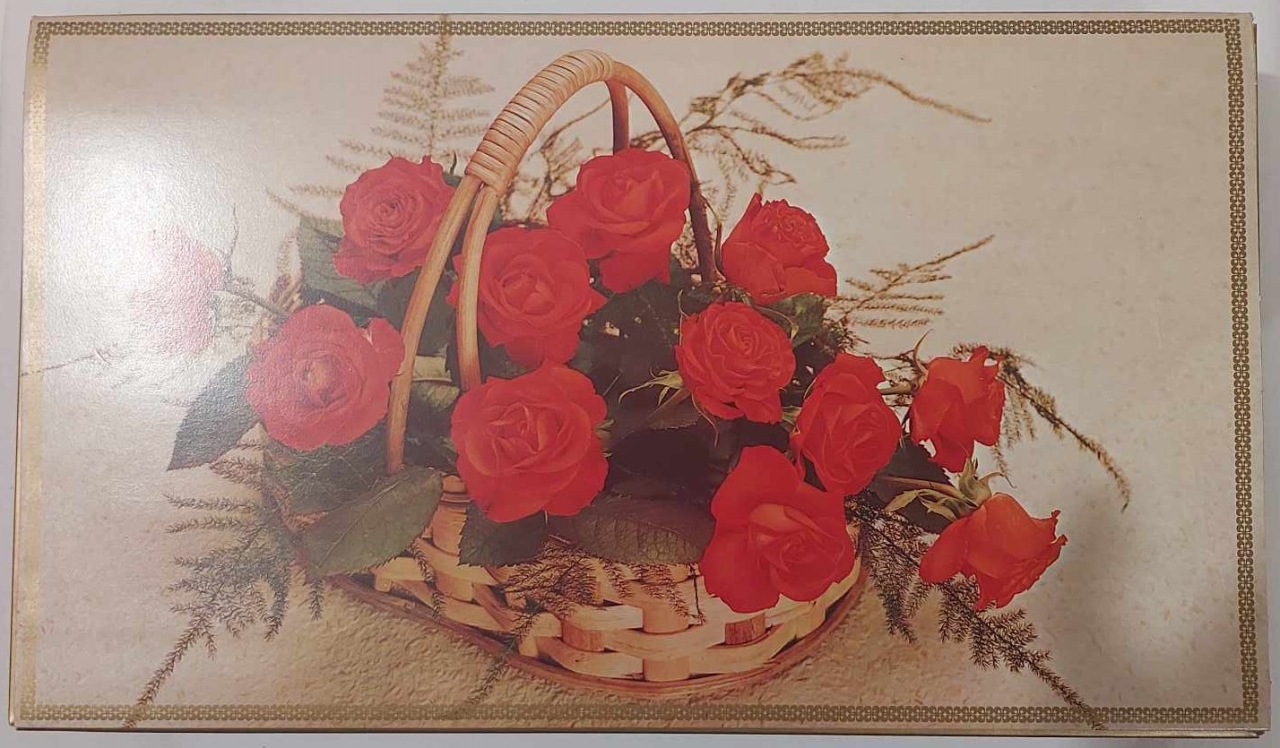 Կոնֆետի տուփ «Վարդեր զամբյուղով»