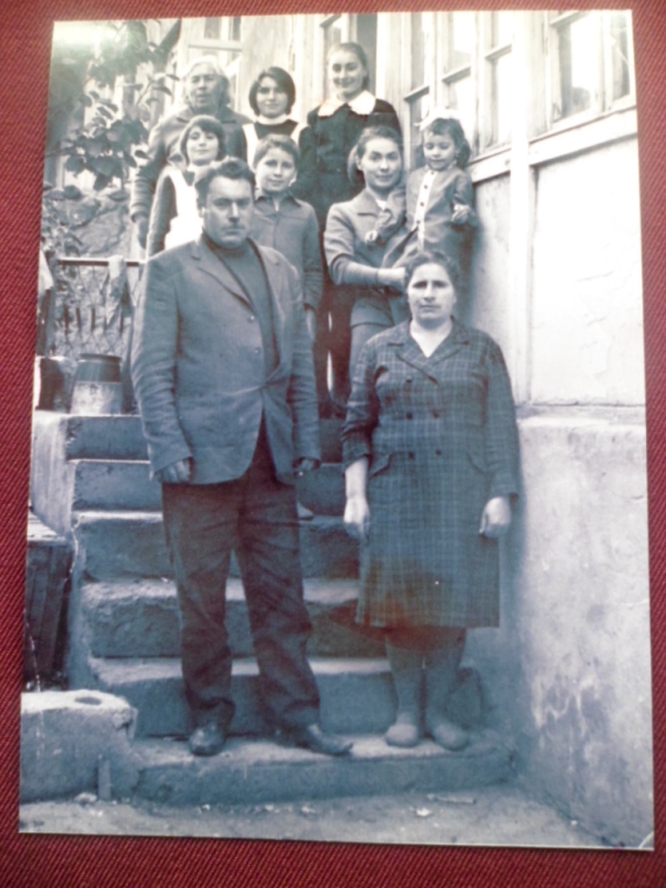 Լոբանովա  Պոլինա Նիկոլաևնան  (ՀՍՍՌ վաստակավոր ուսուցչուհի) ընտանիքի հետ
