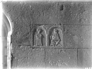 Բարձրաքանդակ «Պողոս առաքյալ ու սուրբ Թեկղի»․ Էջմիածնի Մայր տաճար