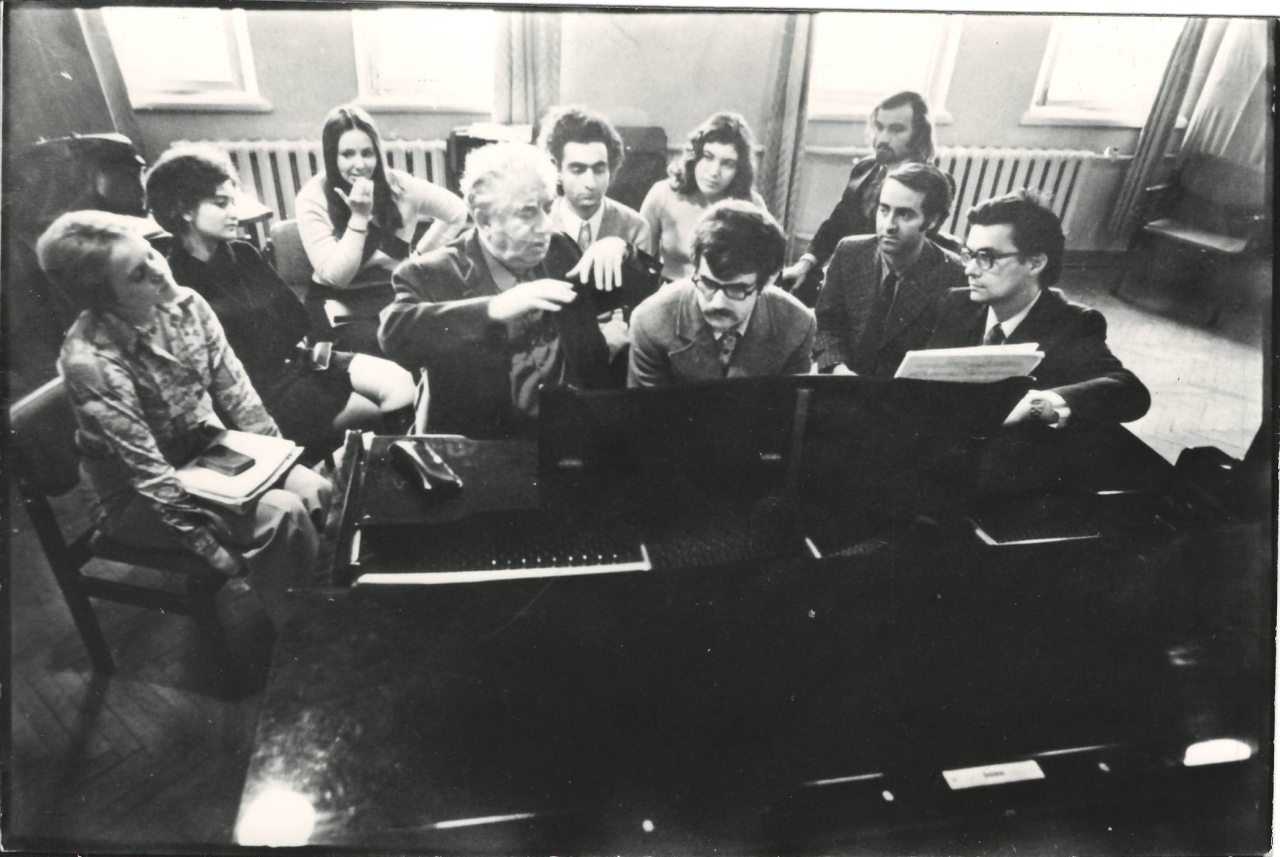 Լուսանկար. Ա.Խաչատրյանը Մոսկվայի կոնսերվատորիայում իր ուսանողների հետ 