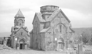 Սուրբ Նշան և Սուրբ Կաթողիկե եկեղեցիներ․ Կեչառիսի վանական համալիր