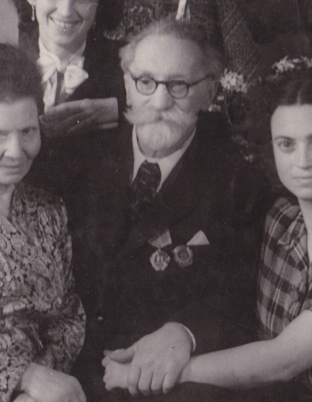 Սարաջև Կոնստանտինը կնոջ՝ Ջոյա Բորիսովնայի, դստեր՝ Գայանեի և թոռնուհու՝ Նալյայի հետ
