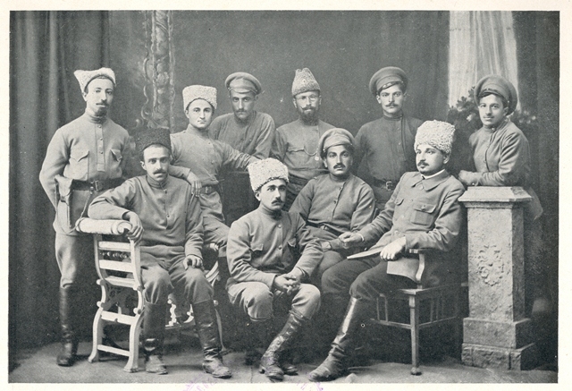 Պահեստային գնդի հրամանատարական կազմը «Հայ կամաւորներ 1914-1916» ալբոմից