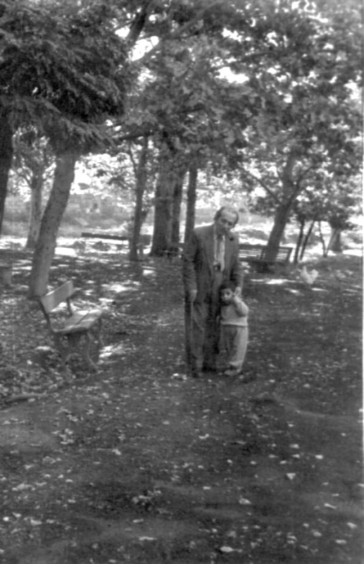 Ե. Քոչարը որդու՝ Ռուբիկի հետ, 1954-1955, Երևան