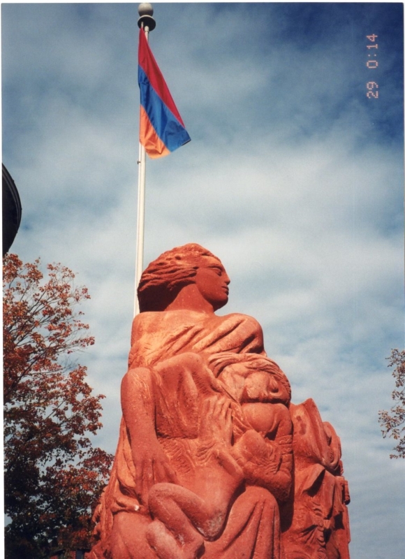 «Անմահ Հայաստան» հուշարձանը Կանադայում