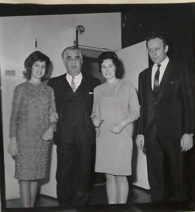 Նեգատիվ՝ լուսանկարի. Ա. Խաչատրյանը  ՄԱԿ-ին առընթեր սովետական ներկայացուցչության 3-րդ քարտուղար Վ.Իվանովի և ԱՄՆ-ի հայ համայանքի որոշ ներկայացուցիչների հետ