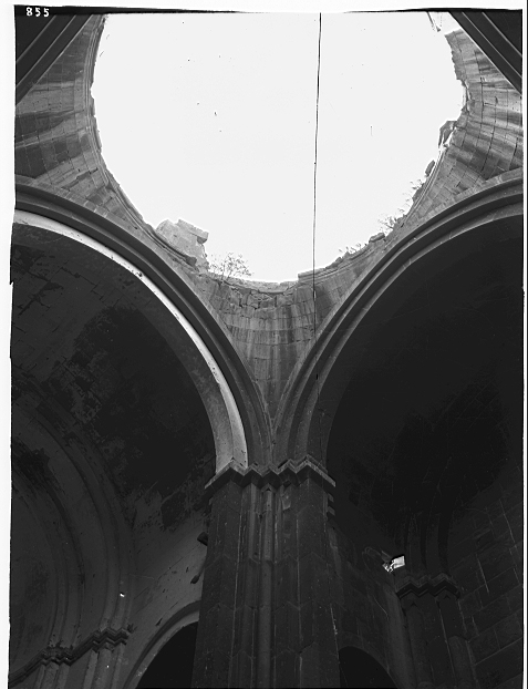 Անի. Կաթողիկեի Մայր տաճարի գմբեթակիր կամարները