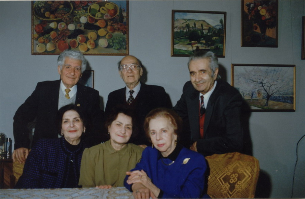 Լուսանկար. Ձախից աջ նստած՝ Ելենա Միրզոյան, Արաքսի Սարյան, Իրինա Օդենովա,  կանգնած՝Էդվարդ Միրզոյան , Ղազարոս Սարյան, Ալեքսանդր Հարությունյան,