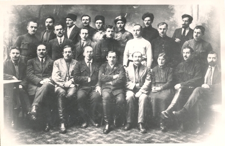 Կոնֆերանսի մասնակիցներ (վերևի շարքում աջից առաջինը Արամ Շահվերդյանն է)