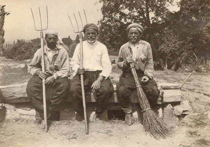 Հայ տղամարդիկ Ծղալթբիլա գյուղից
