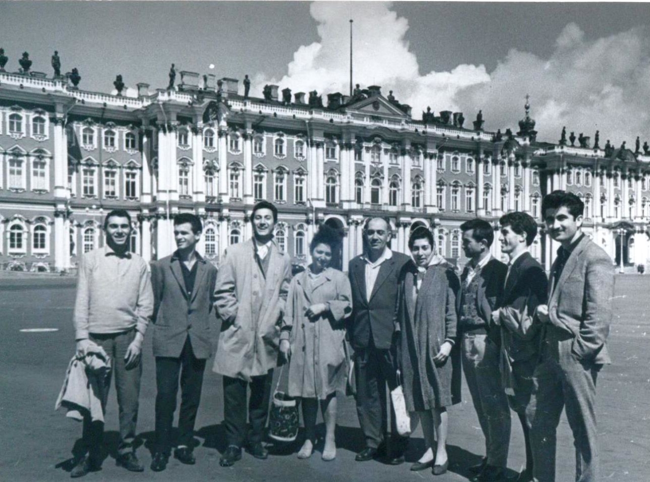 Կ. Խուդաբաշյանն իր ուսանողների հետ Լենինգրադում,1962թ