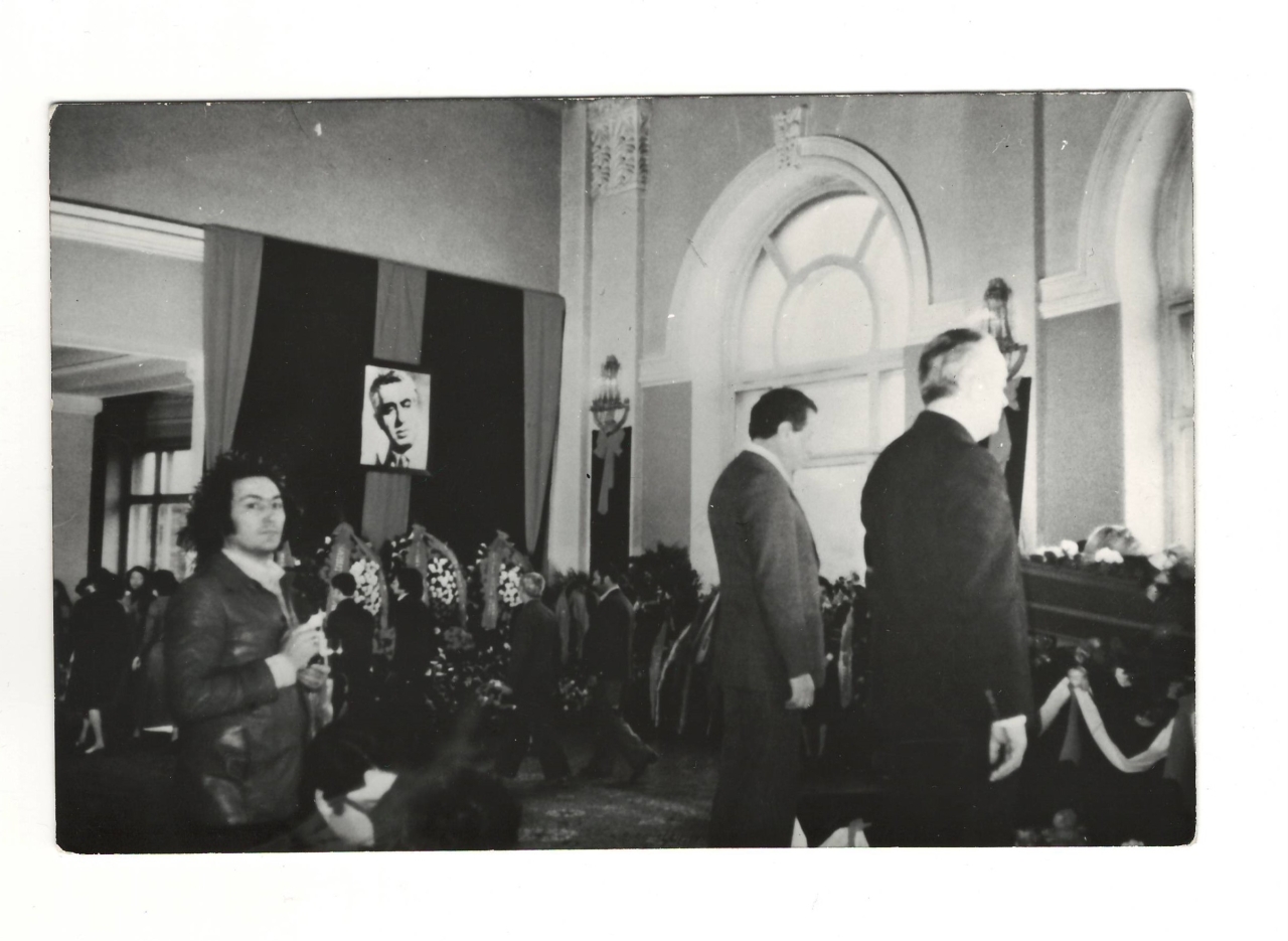 Նեգատիվ՝ լուսանկարի ՝ Ա.Խաչատրյանի  հոգեհանգիստը  Ալ.Սպենդիարյանի անվ. օպերայի և բալետի ակադեմիական թատրոնում