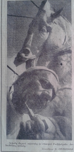 (Լուսանկար՝ Ե. Քոչարը «Վարդան Մամիկոնյան» արձանի գիպսե տարբերակի մոտ)