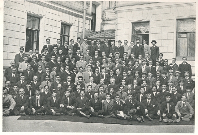 Ամերիկահայ կամավորները Պետրոգրադում «Հայ կամաւորներ 1914-1916» ալբոմից