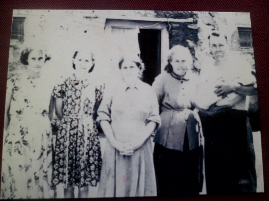 Լոբանովա  Պոլինա Նիկոլաևնան  (ՀՍՍՌ վաստակավոր ուսուցչուհի) ընտանիքի հետ