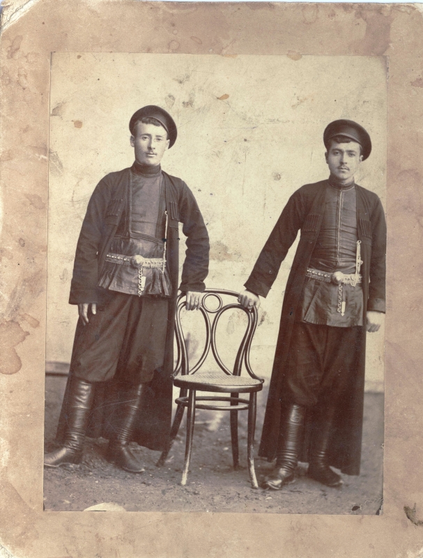 Լուսանկար տղամարդկանց ավանդական հագուստով