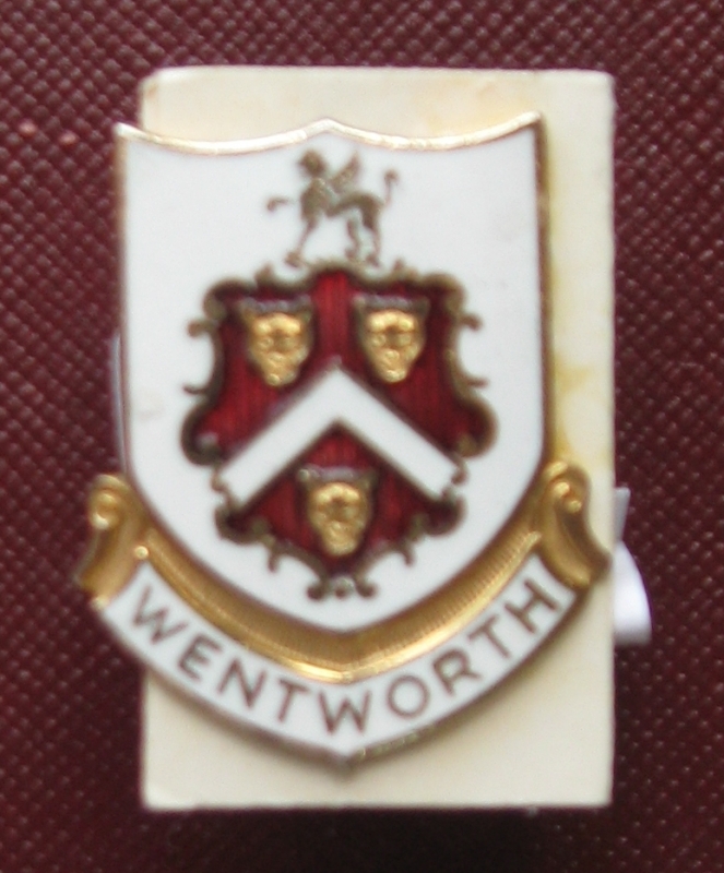 Կրծքանշան  (Wentworth)՝ տրված Ա.Խաչատրյանին Անգլիայում