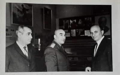 Ձախից՝ Դ. Ղարիբյան,   Խ. Սմբատյան, Տ. Սաղաթելյան