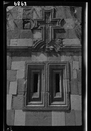 Խորանաշատ վանք. Սուրբ Աստվածածին եկեղեցու արևելյան պատի լուսամուտները