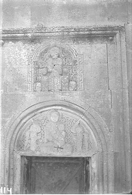 Սուրբ Կարապետ վանքի Սպիտակավոր Սուրբ Աստվածածին եկեղեցու մուտքը