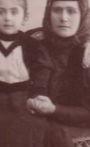 Արուս Բաբալյանը մանուկ հասակում ՝ նկարված մոր հետ