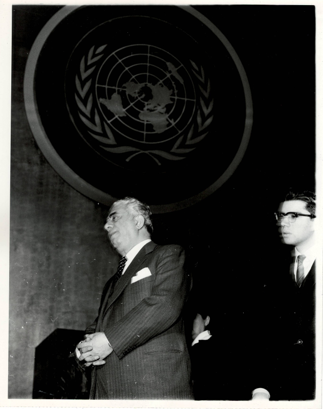 Լուսանկար. Ա. Խաչատրյանը որդու՝ Կարենի հետ ՄԱԿ-ի գերագույն ասամբլեայի գլխավոր դահլիճում  