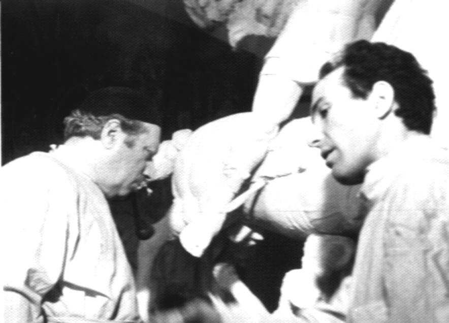 Ե. Քոչարը մի տղամարդու հետ «Վարդան Մամիկոնյան» արձանի վրա աշխատելիս, Երևան, [1960-ականներ]