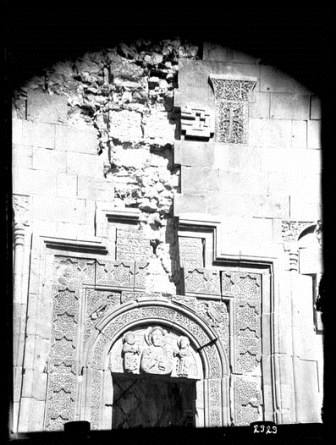 Ամաղու Նորավանք. Սուրբ Աստվածածին (Բուրթելաշեն) եկեղեցու վերին հարկի մուտքը