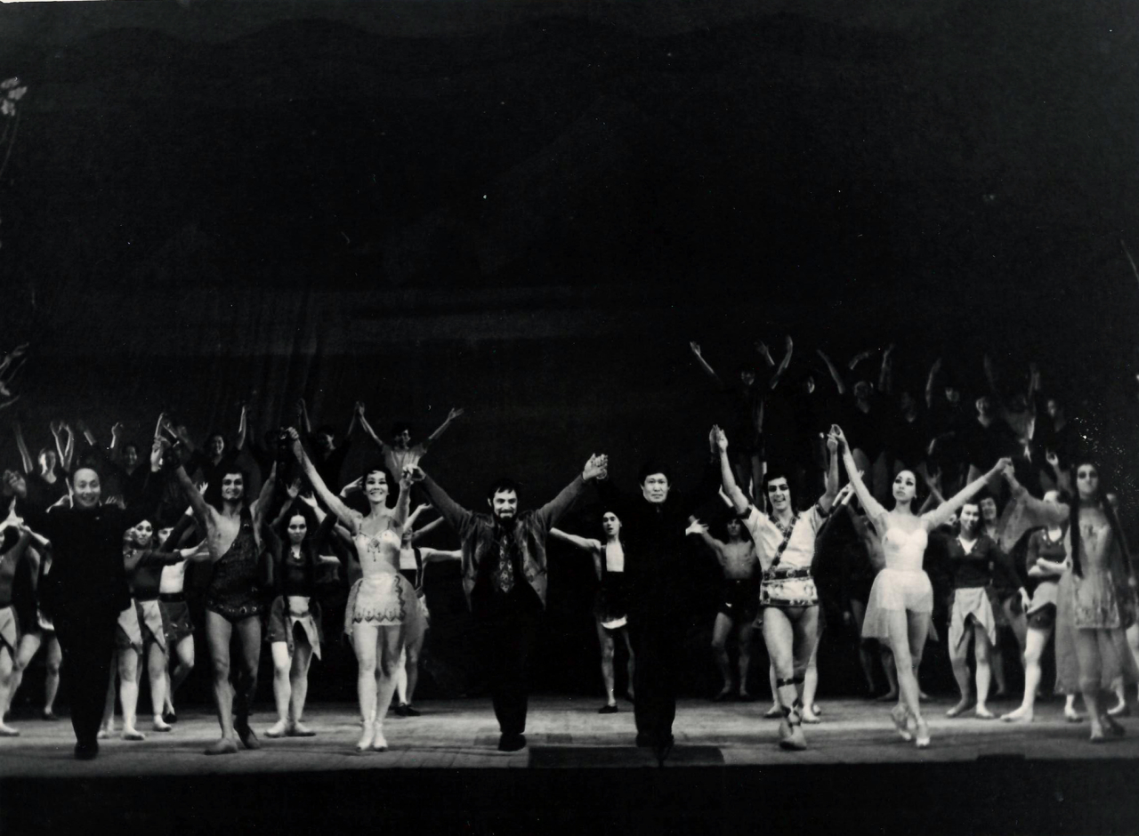 Լուսանկար. բալետմայստեր Մ. Մարտիրոսյանը Ուլան-Ուդեում Ա. Խաչատրյանի «Գայանե» բալետի ներկայացումից հետո