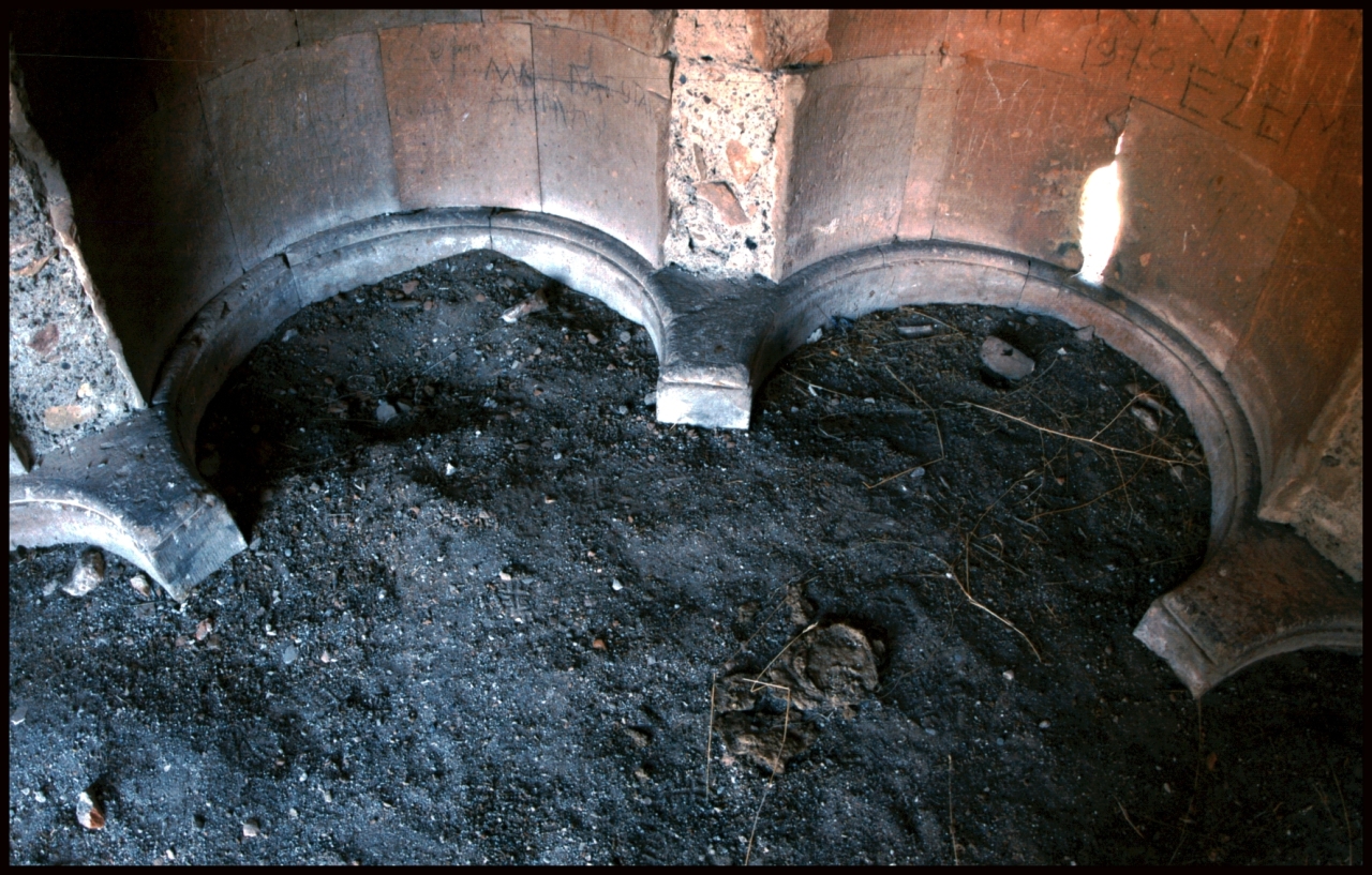 Անիի Կուսանաց անապատի եկեղեցին (XII-XIII դդ) 