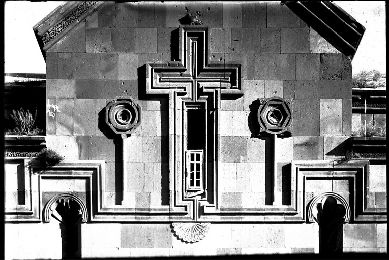 Հառիճավանք. Սուրբ Աստվածածին եկեղեցու հարավային ճակատի լուսամուտը