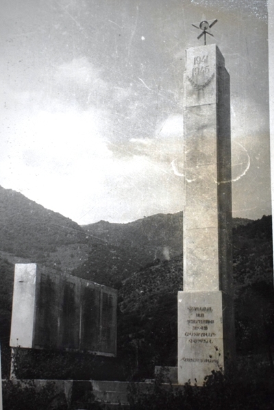 Կապանի Շիկահող գյուղի  հուշարձան-կոթողը՝  նվիրված Մեծ հայրենականում զոհված համագյուղացիներին 